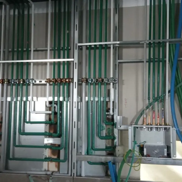 Medical gas pipelines in a service shaft