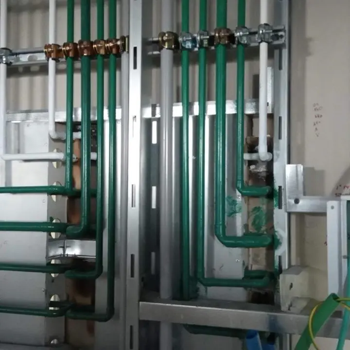 Medical gas pipelines in a service shaft